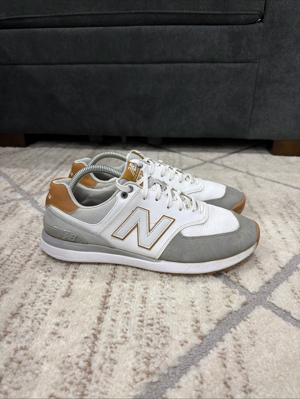 New Balance 574 Greens V2 Spikeless Golf Shoes White Gray Tan Men’s Size 9.5